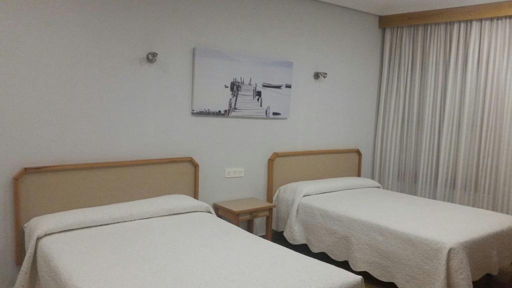 וייאדוליד Hostal Puerta La Villa מראה חיצוני תמונה