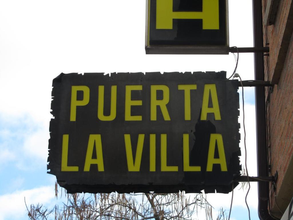 וייאדוליד Hostal Puerta La Villa מראה חיצוני תמונה