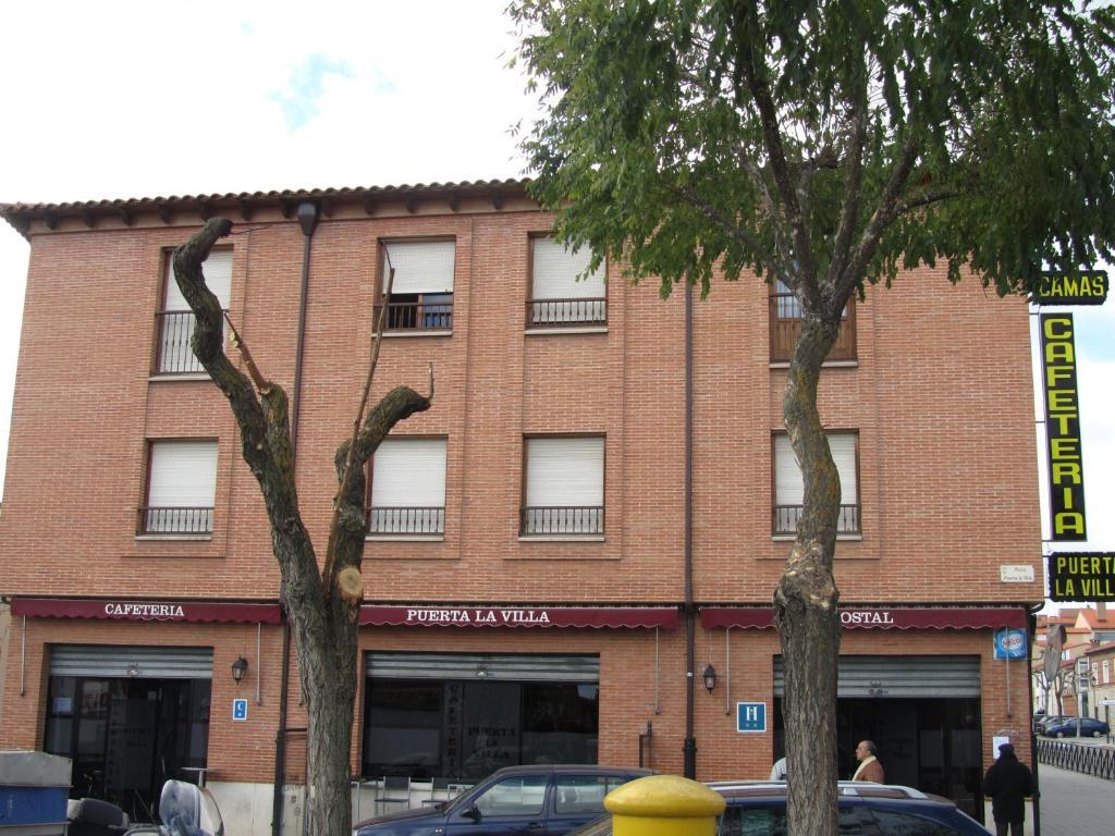 וייאדוליד Hostal Puerta La Villa מראה חיצוני תמונה