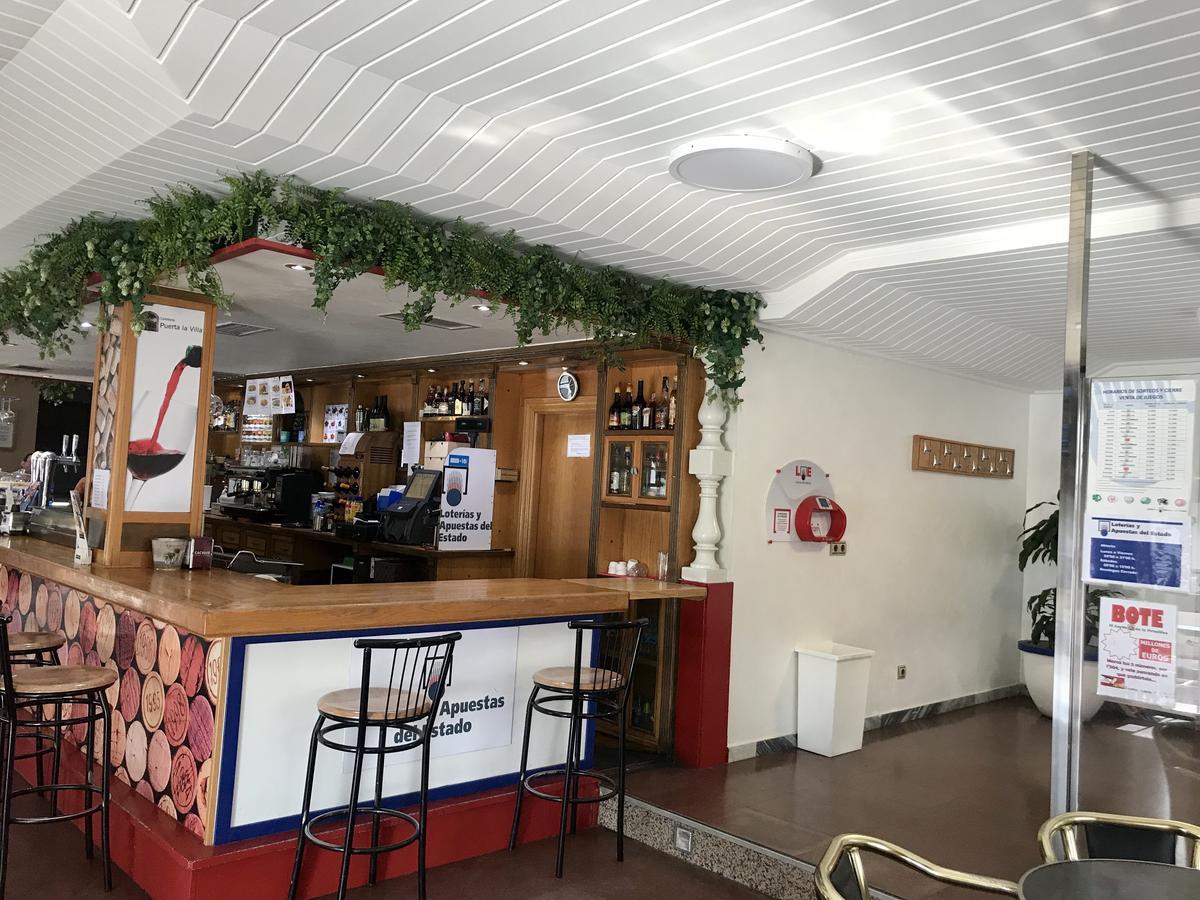וייאדוליד Hostal Puerta La Villa מראה חיצוני תמונה