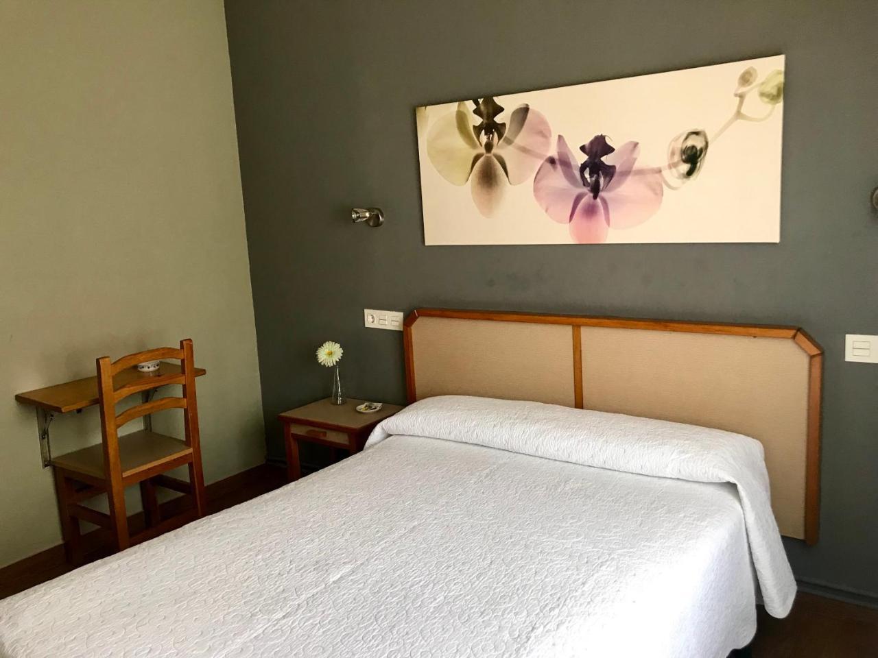 וייאדוליד Hostal Puerta La Villa מראה חיצוני תמונה