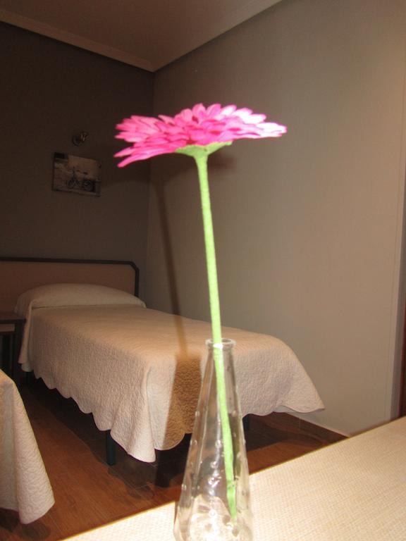 וייאדוליד Hostal Puerta La Villa מראה חיצוני תמונה